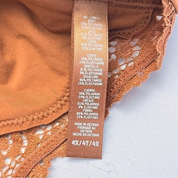 SKIMS Fits Everybody Lace Triangle Bralette Bronze
Style BR-TRI-2682 NWT 4X - Picture 6 of 6